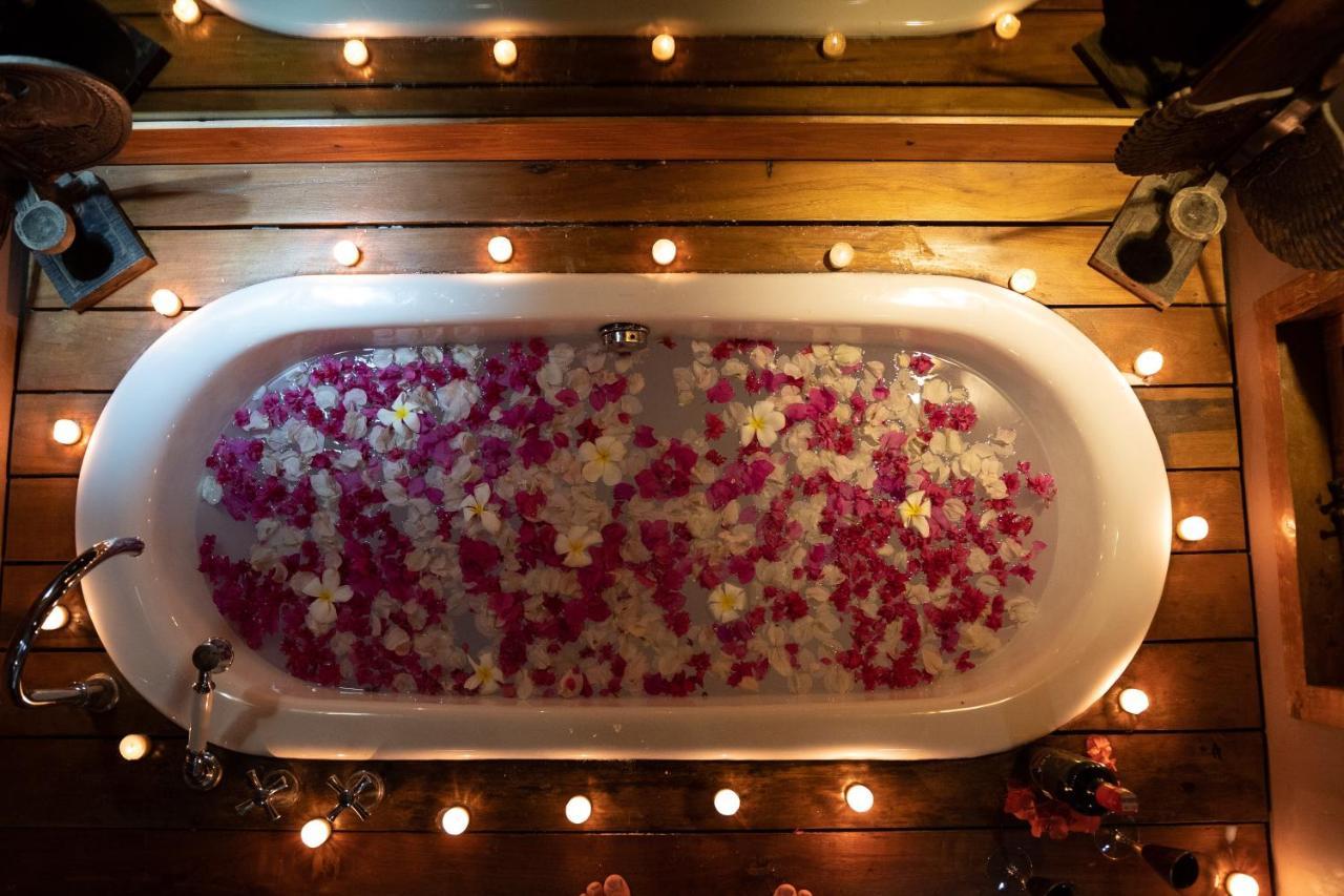 Bhuvana With Private Swimming Pool Villa *