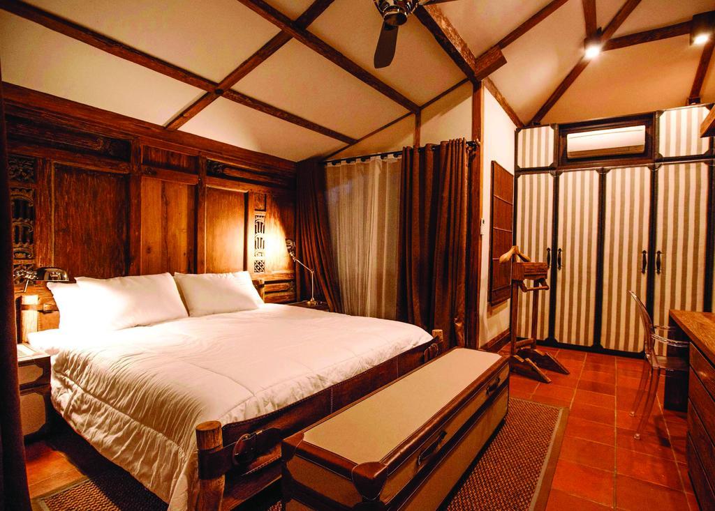 Bhuvana With Private Swimming Pool